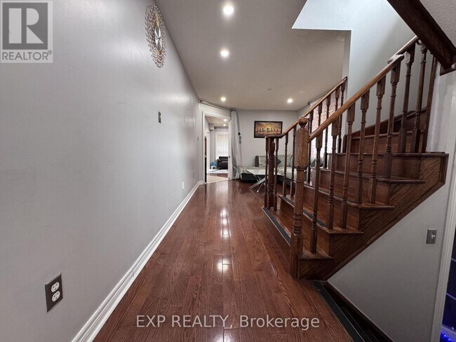 Building Photo - 43 Thornbush Blvd