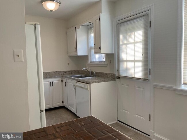 Foto del edificio - 4410 Woodfield Rd