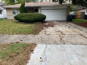 Building Photo - 15707 Dante Dr