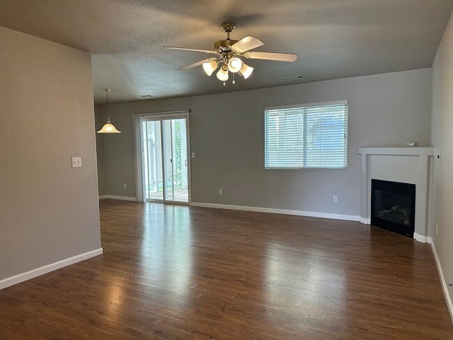 Foto del edificio - Well maintained home in desirable Ravenwood, Anderson subdivision