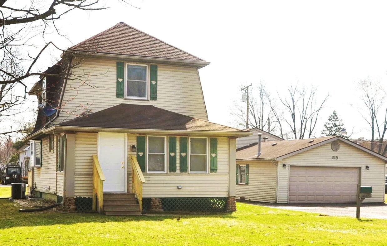 Primary Photo - 215 S 9th St