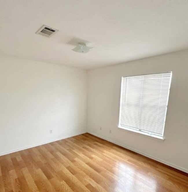 Foto del edificio - 3414 Cantabrian Dr