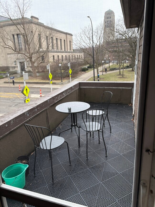 Balcony - 815 E Huron St - 5-10 Minute Walk from UofM!