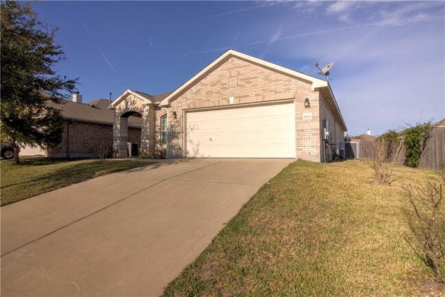 Building Photo - 18624 Sandy Bottom Dr