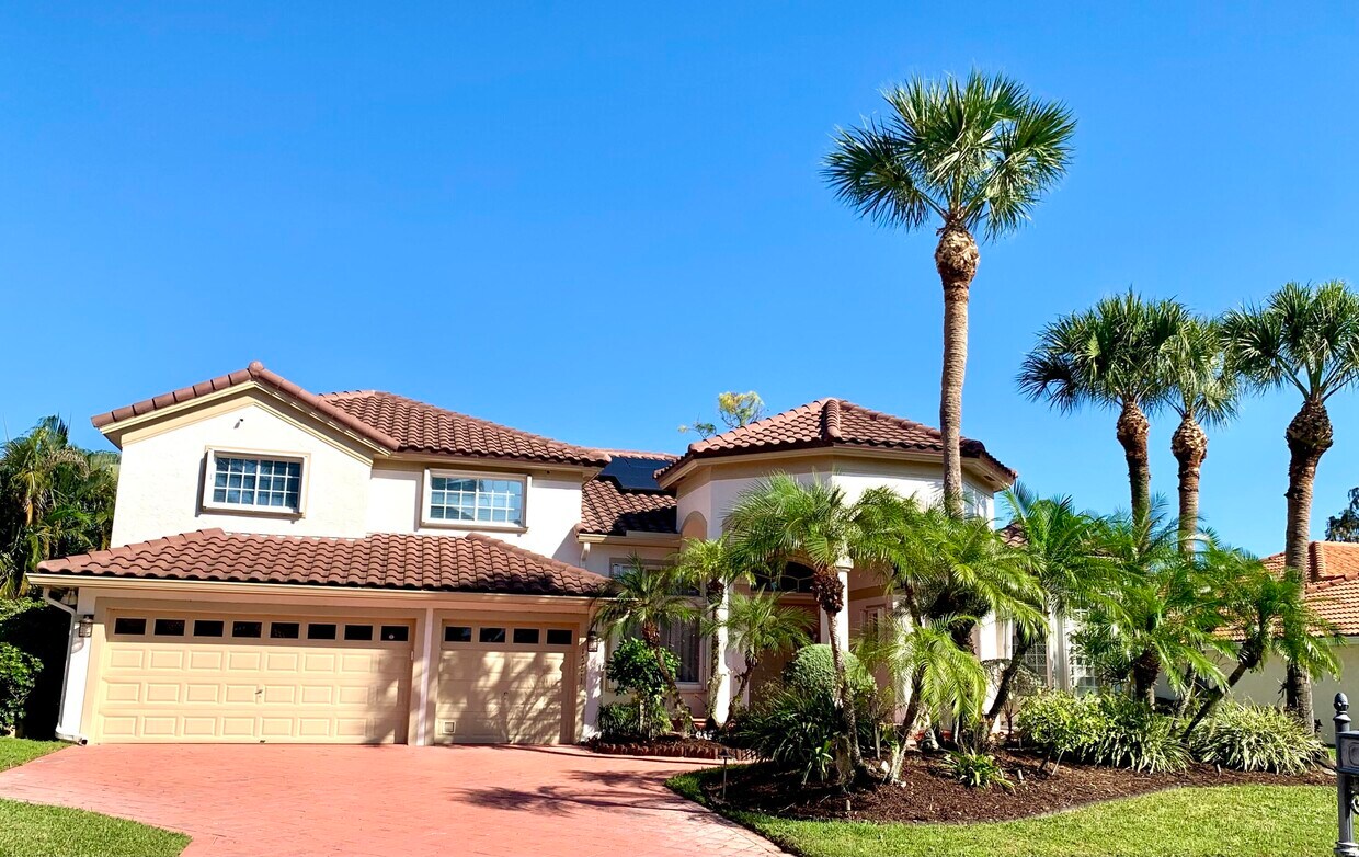 Foto principal - 15771 Cedar Grove Ln