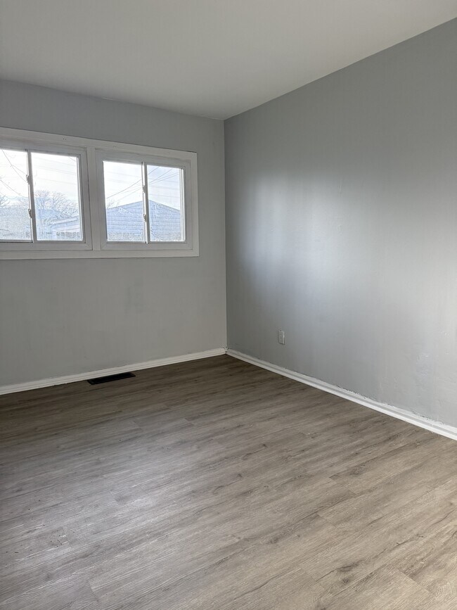 Building Photo - 3138 Midvale Dr