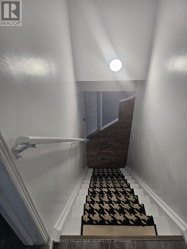 Building Photo - 72 Willowbrook Dr