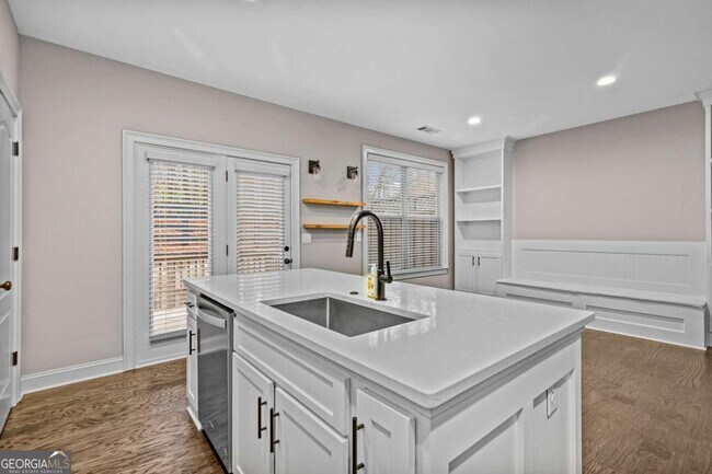 Foto del edificio - 3209 Hallmark Ln NE