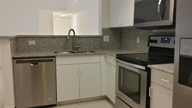 Foto del edificio - 5031 Wiles Rd