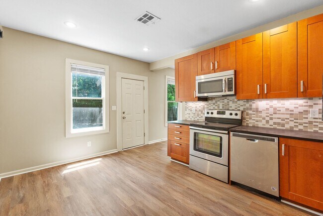 Foto del edificio - 333 W Hutchison St