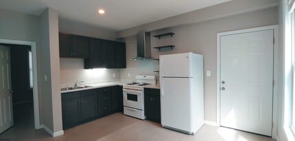 Building Photo - 58 Paine St