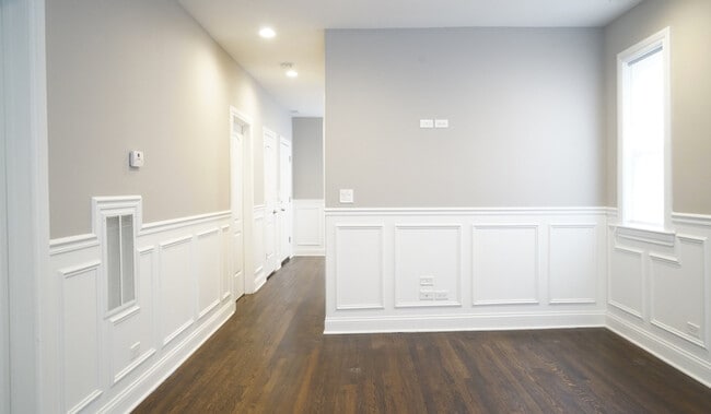 Building Photo - 2957 N Avers Ave