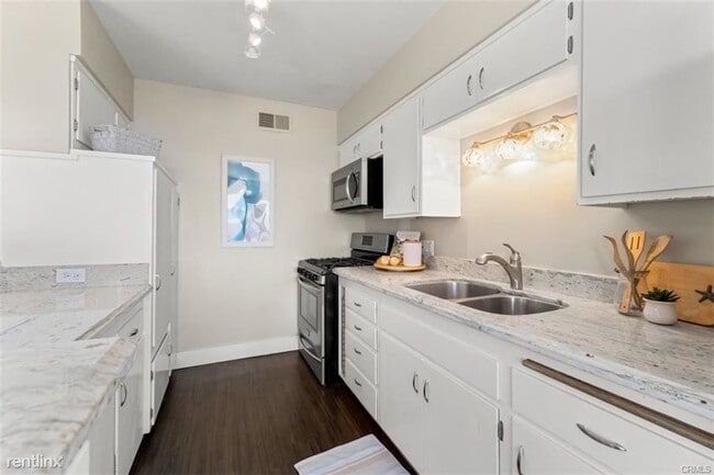 Building Photo - 2 br, 1 bath Condo - 21722 Ocean Vista Dr ...