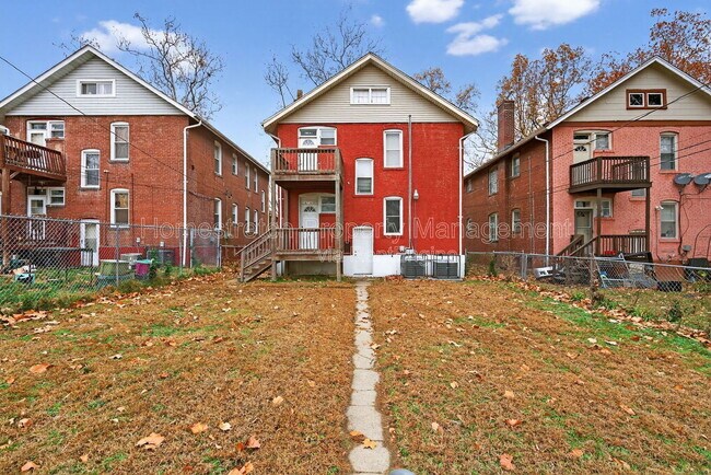 Foto del edificio - 6716 Crest Ave