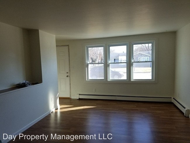 Building Photo - 2064-2066 Marlee Ln