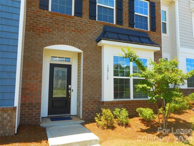 Foto del edificio - 12715 Wandering Brook Dr