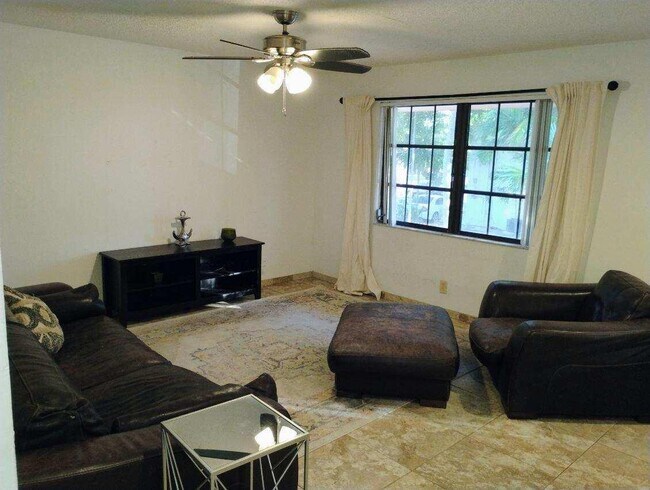 Foto del edificio - 1827 Middle River Dr
