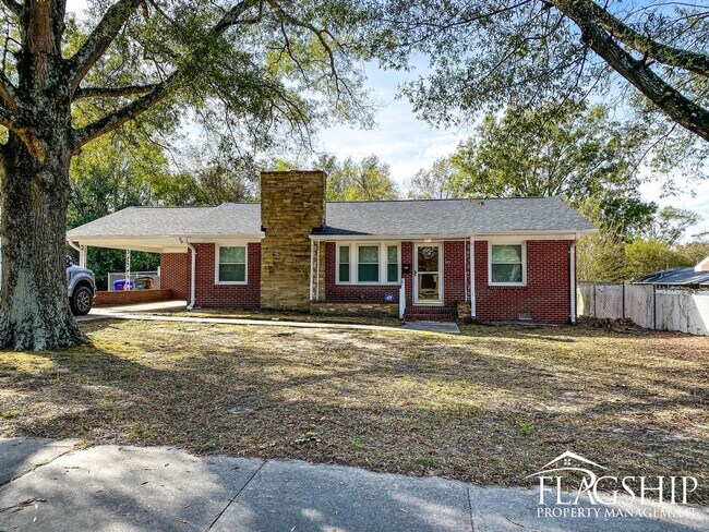 Building Photo - Renovated Three Bedroom House