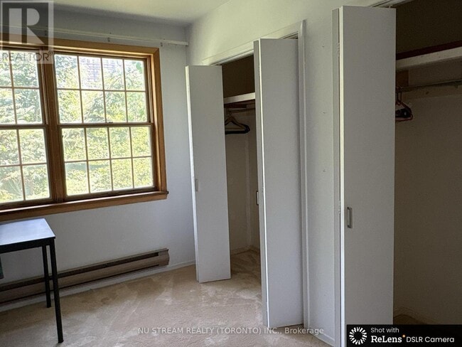 Photo du bâtiment - 5 Basswood Rd