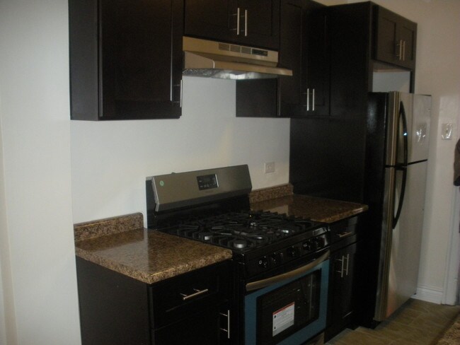 Building Photo - 1725 W 91st St