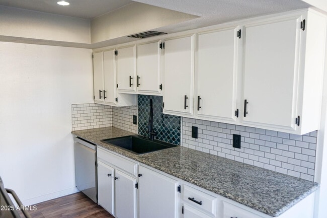 Foto del edificio - 1261 N 84th Pl