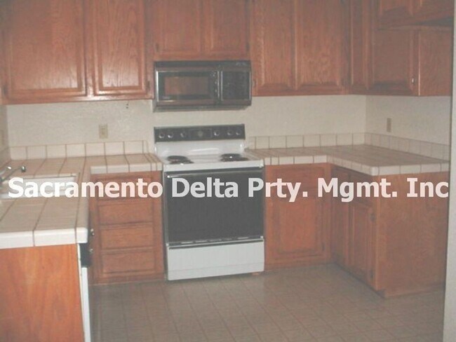 Building Photo - 3 Bedroom Greenhaven Home