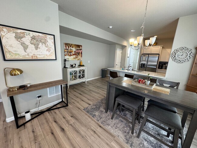 Foto del edificio - Charming 2-Bedroom, 3-Bathroom Townhome wi...