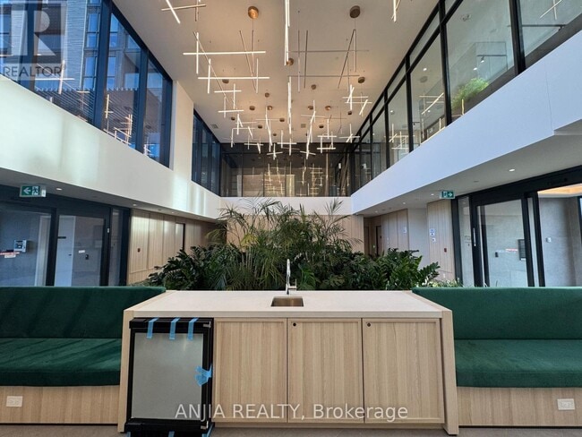 Photo du bâtiment - 3071 Trafalgar Rd