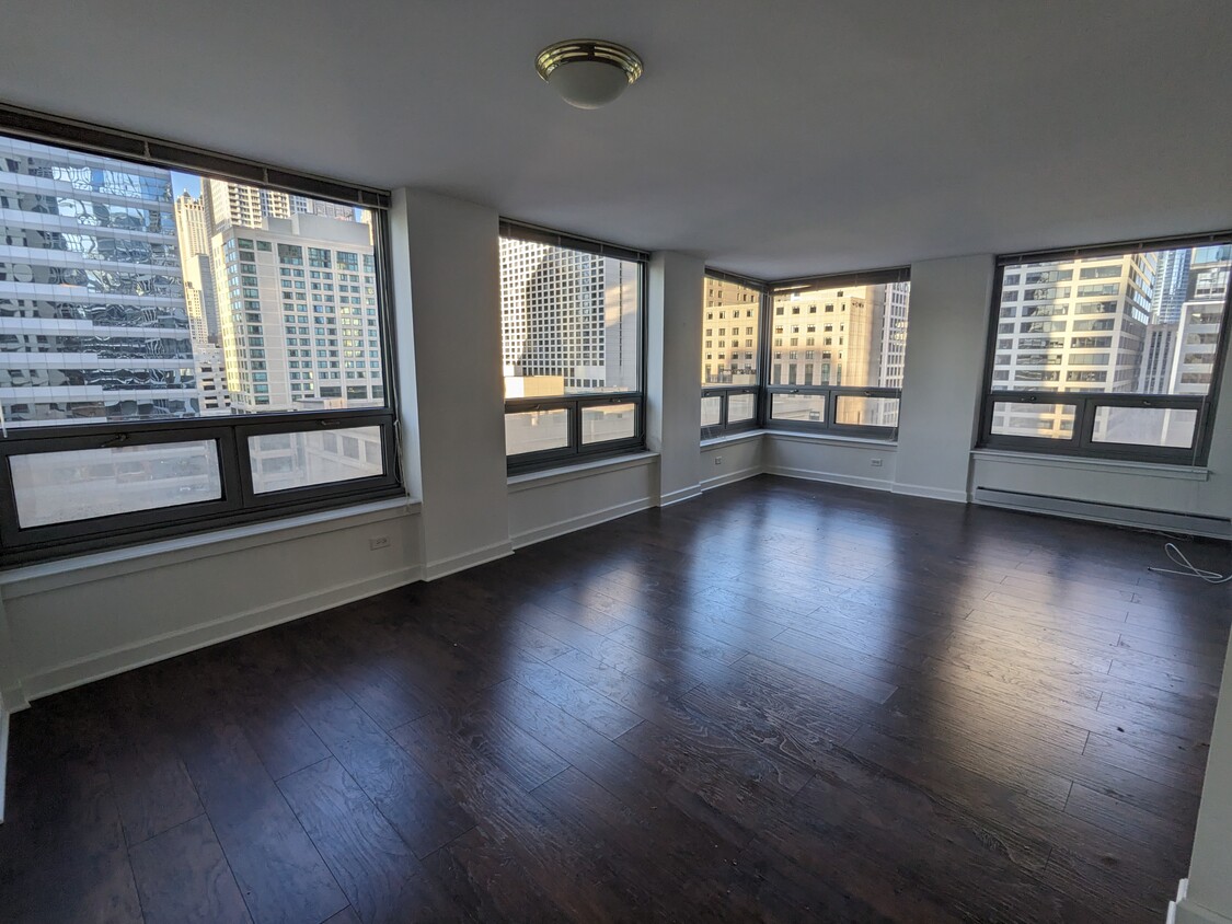 Primary Photo - 440 N Wabash Ave