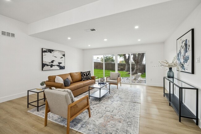 Foto del edificio - 3401 Valley View Ln