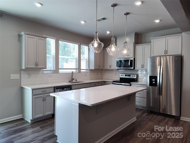 Foto del edificio - 8114 Overmeadow Ln