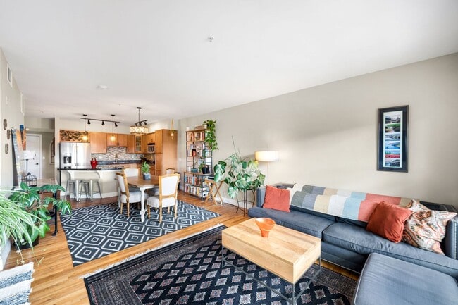 1BD Jefferson Park Condo with Office and Parking Spot - 1BD Jefferson Park Condo with Office and Parking Spot