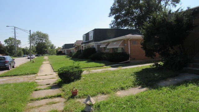 Building Photo - 16014 Vine Ave