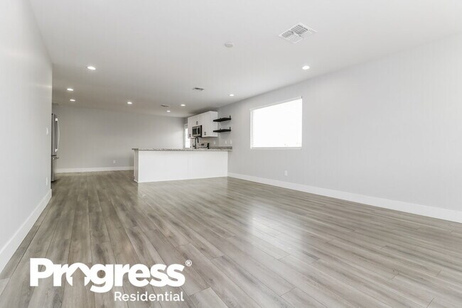 Building Photo - 3846 W Tamarisk Ave