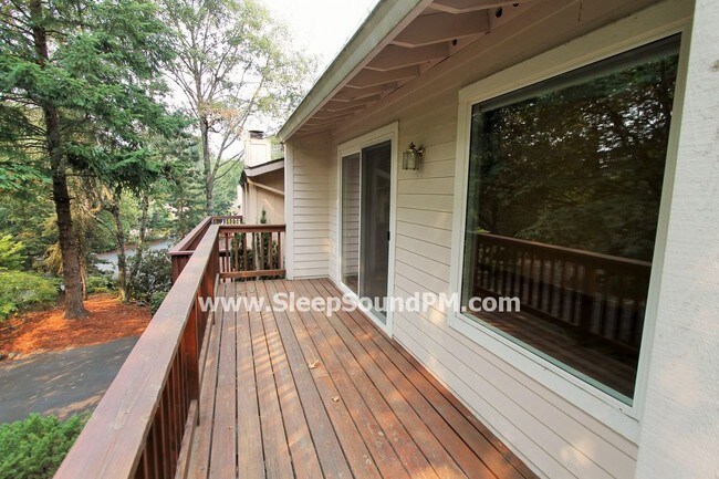Building Photo - Lovely Townhouse with Sun Deck in Quail Park