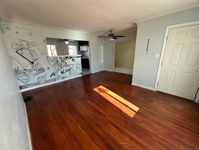 Sala de estar - 333 Cutler Ave NE