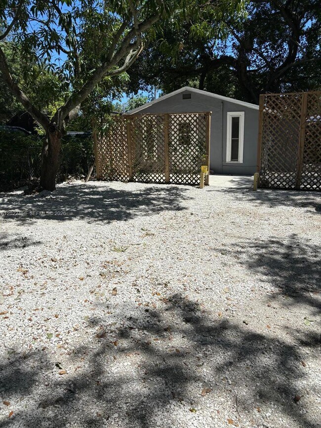 Foto del edificio - 5911 NW 5th Ct
