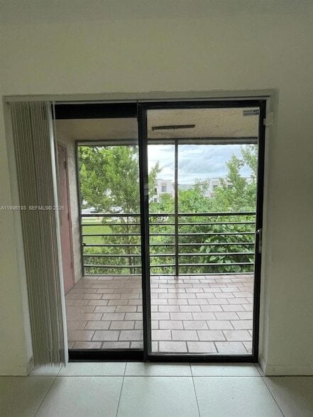 Foto del edificio - 861 NE 209th Terrace