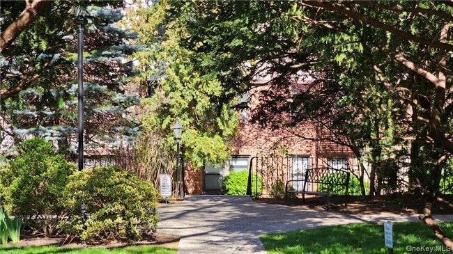 Building Photo - 3 Greenridge Ave