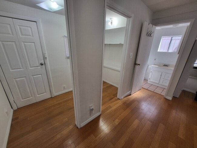 Building Photo - 346 S Ave 19