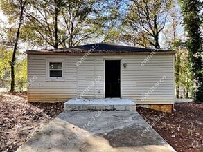 Building Photo - 2036 Phillips Dr SE