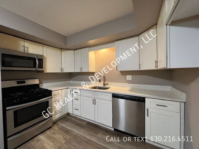 Foto del edificio - ***WESTMONT / LARGE 2 BEDROOM / HEAT INCLU...