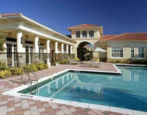 Foto del edificio - 2433 Centergate Dr