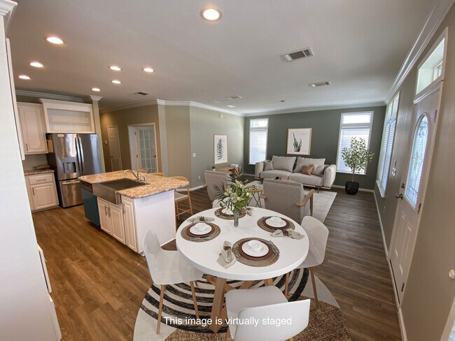 Foto del edificio - 5307 Camelot Dr E