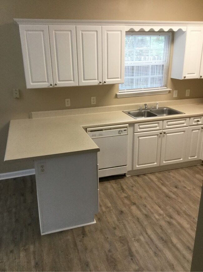Building Photo - 106 Cypress Point Dr