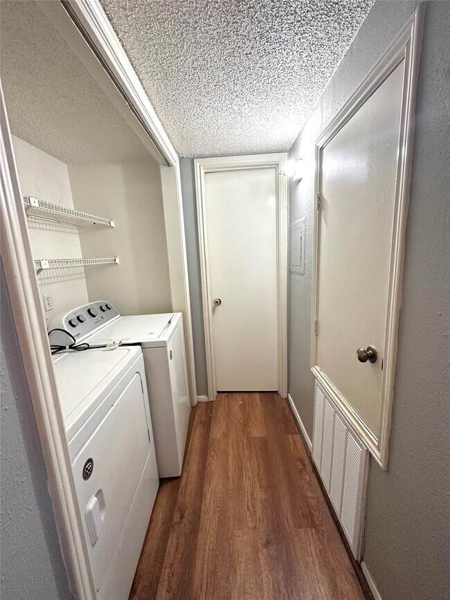 Building Photo - 200 Pecan Dr
