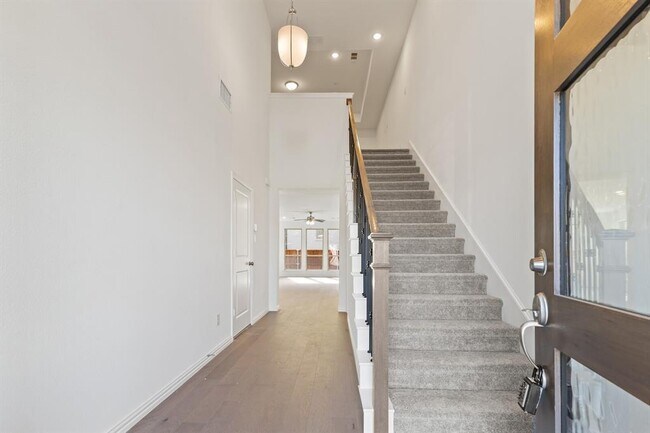 Foto del edificio - 621 Somerset Dr