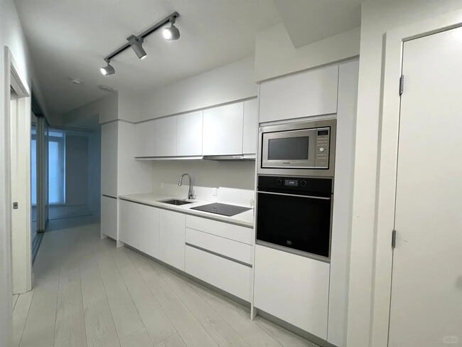 Photo du bâtiment - 180 2nd Av E