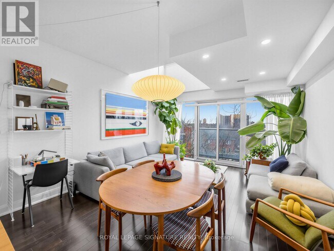 Photo du bâtiment - 1636 Dundas St W