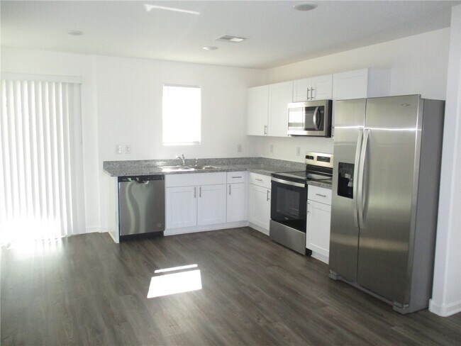 Building Photo - 2474 Tapatio Dr